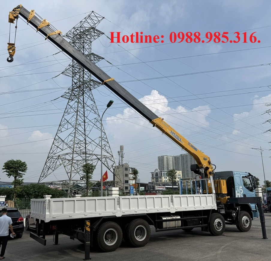 giá xe tải thùng 4 chân gắn cẩu 8 tấn